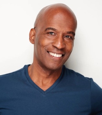 headshot of actor Darius Wallace