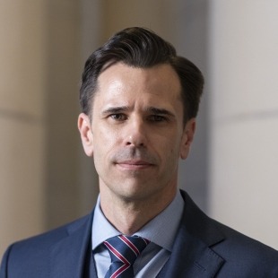 headshot of professor greg Jackson