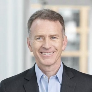 headshot of Steve inskeep
