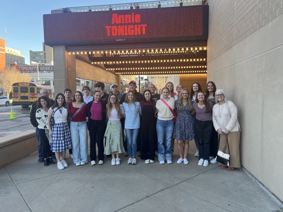 Anselmo-Merna Public Schools to Annie