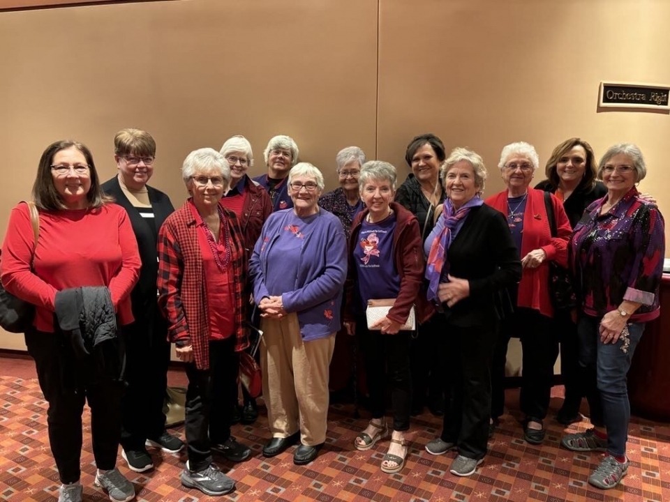 Cindy Elliott and friends at Carson Tonight